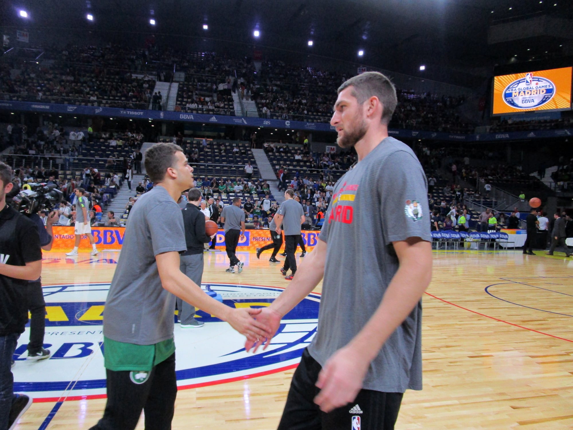Los célticos Marcus Smart y Tyler Zeller acaban en el hospital
