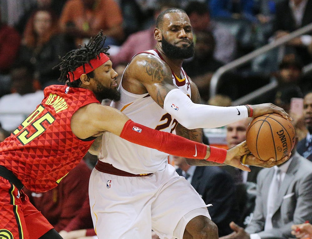LeBron reconoce que los Cavs están pasando “un momento difícil”