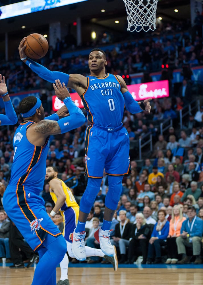Doble 20 de Russell Westbrook con puntos y asistencias