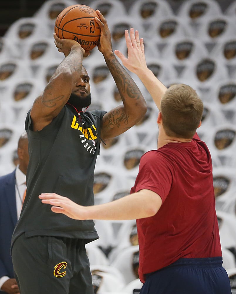 LeBron James, hundido: “No encuentro las palabras”