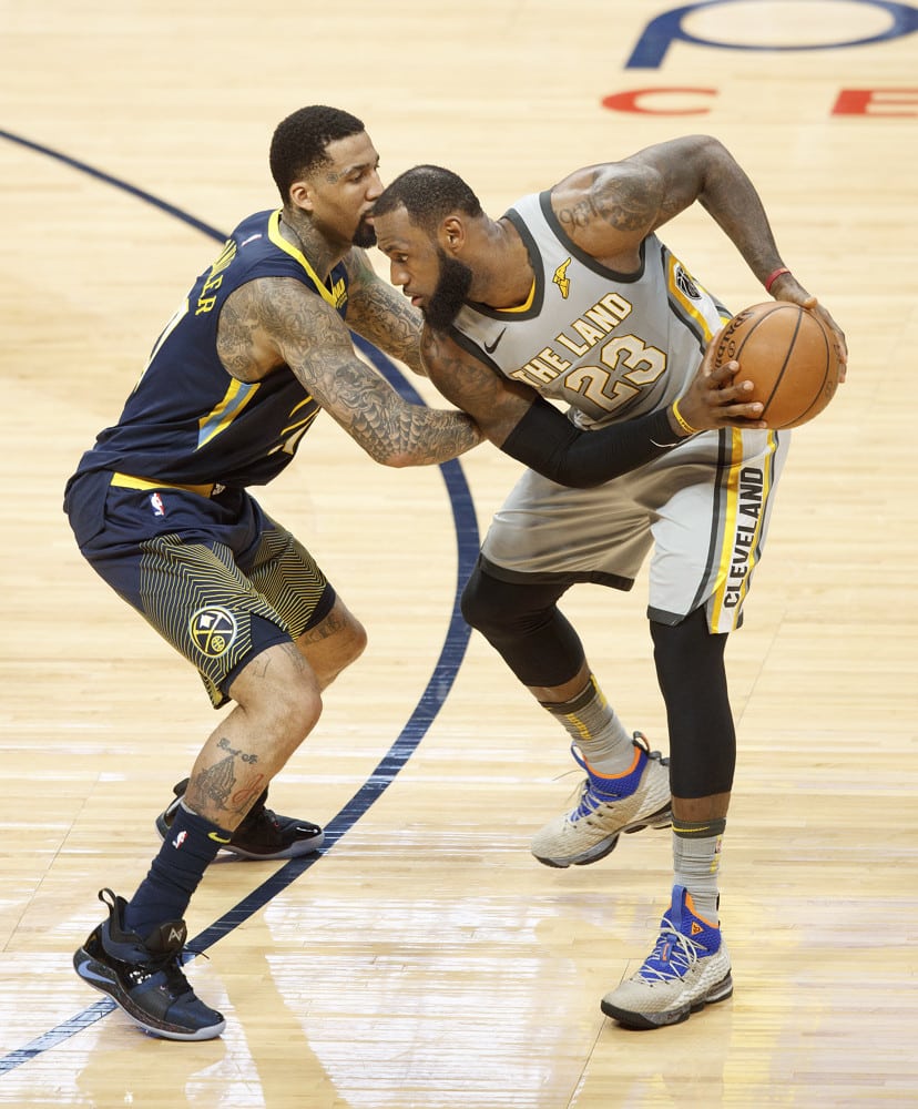 LeBron James suma ya 10 temporadas anotando al menos 2.000 puntos