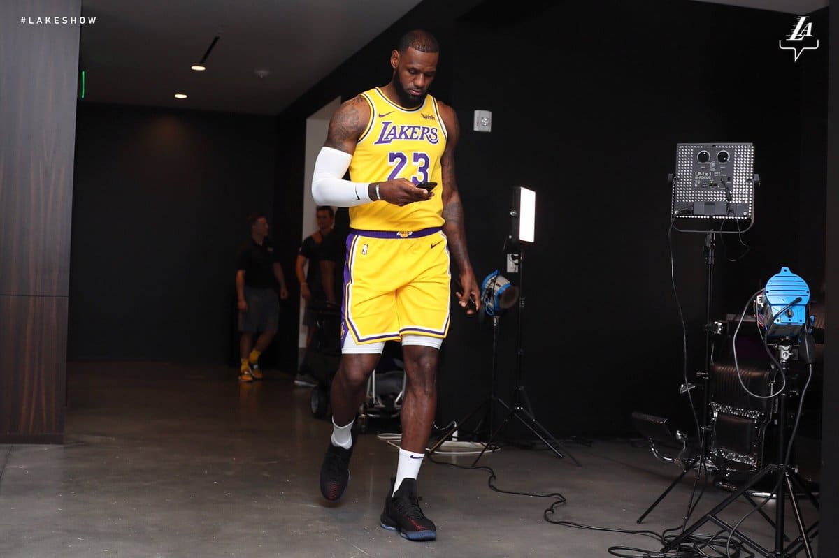 LeBron James dice que Lakers tiene “un largo camino por recorrer”