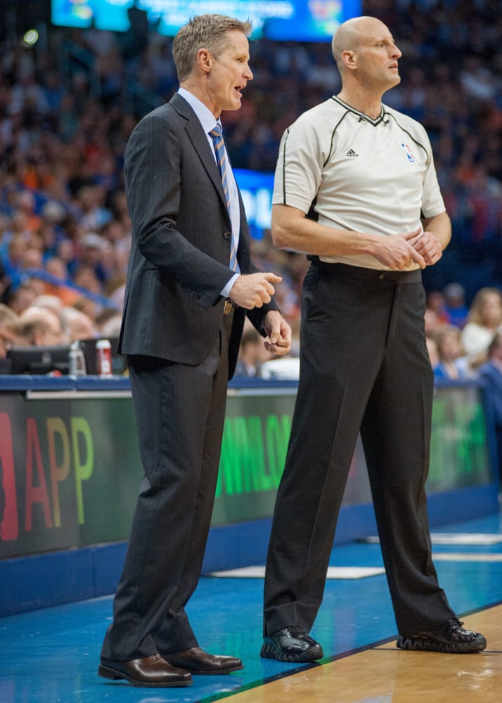 Los árbitros expulsan a Steve Kerr en el Warriors-Suns