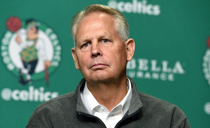 Danny Ainge sugre un infarto en Milwaukee