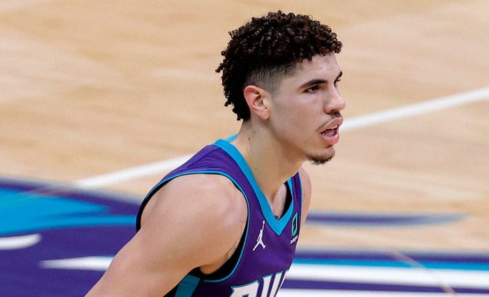 LaMelo Ball y un horrible último cuarto condenan a Houston