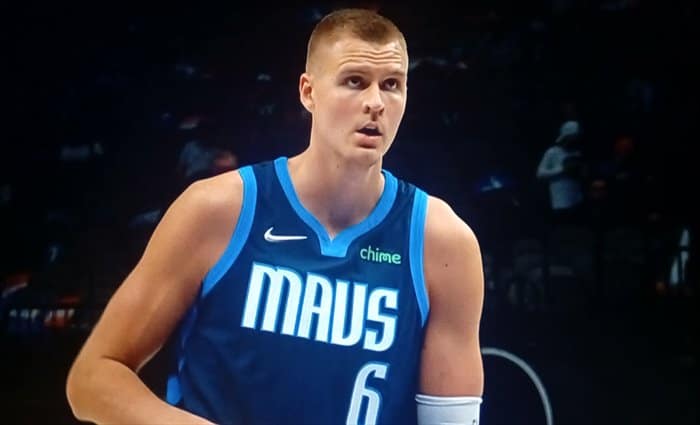 Dallas gana a Spurs con triple-doble de Doncic y doble-doble de Porzingis