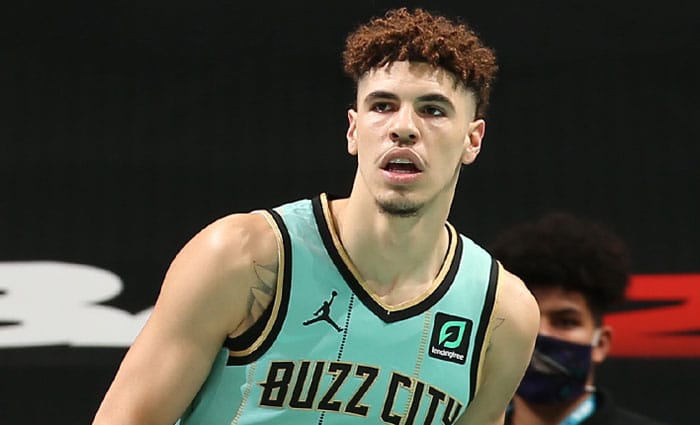 LaMelo Ball se fractura la muñeca y puede decir adiós a la temporada