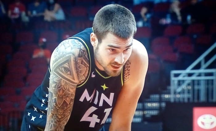 Minnesota rompe su maldición en Houston con 31 de Towns y 22 de Juancho