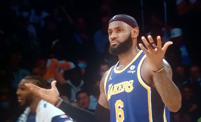 Phoenix saca los colores a los Lakers con Chris Paul haciendo historia