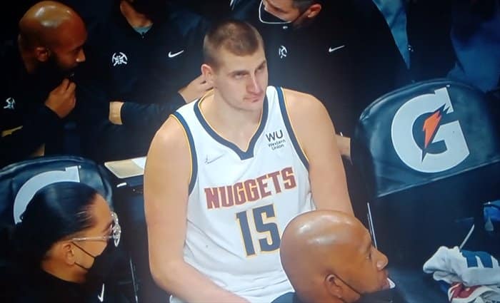 Denver domina a Miami con triple-doble y expulsión de Jokic