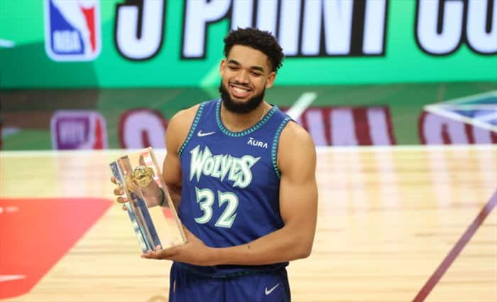 Towns se convierte en el primer pívot en ganar el Concurso de Triples