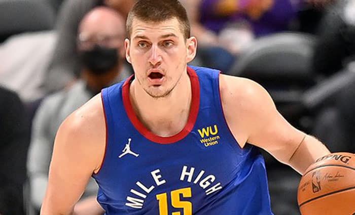 Antetokounmpo y Jokic impresionan en los meses de marzo y abril