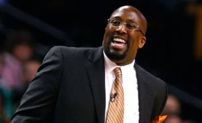 Mike Brown llega a un acuerdo de 4 años para entrenar a los Kings