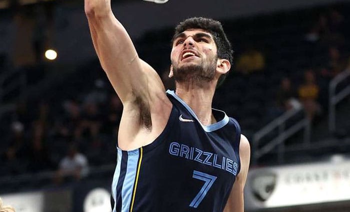 Santi Aldama luce baloncesto en la Liga de Verano ante Brooklyn Nets