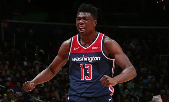 El pívot Thomas Bryant acuerda un año con Lakers