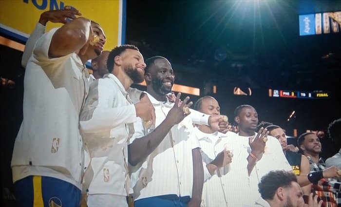 Entrega de anillos de campeones a Warriors y a Toscano-Anderson
