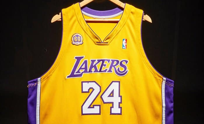 Una camiseta de Kobe Bryant se vende por 5,8 millones de dólares