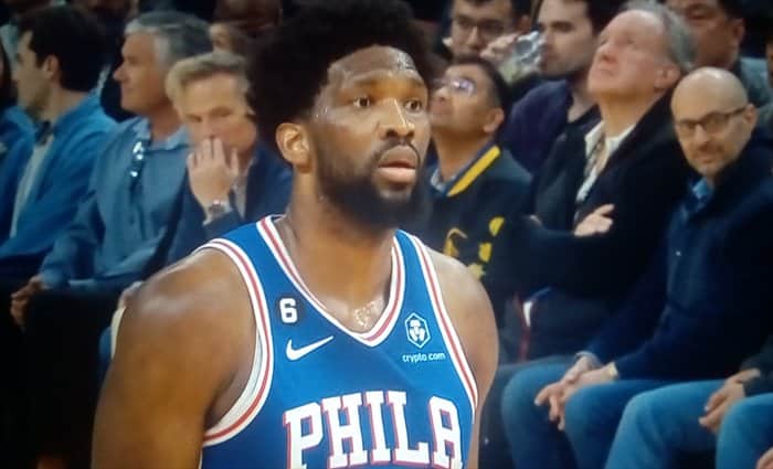 Warriors logra una importante victoria superando los 46 puntos de Embiid