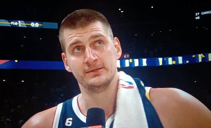 Denver pone el 2-0 ante los Suns con 39 puntos de Jokic
