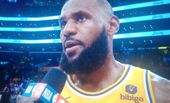 LeBron James afirma que medita si se retira o no del baloncesto