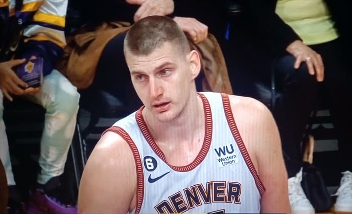 Nikola Jokic bate un récord de postemporada de Wilt Chamberlain