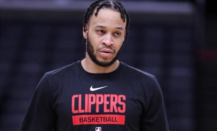La policía detiene a Amir Coffey por posesión de armas
