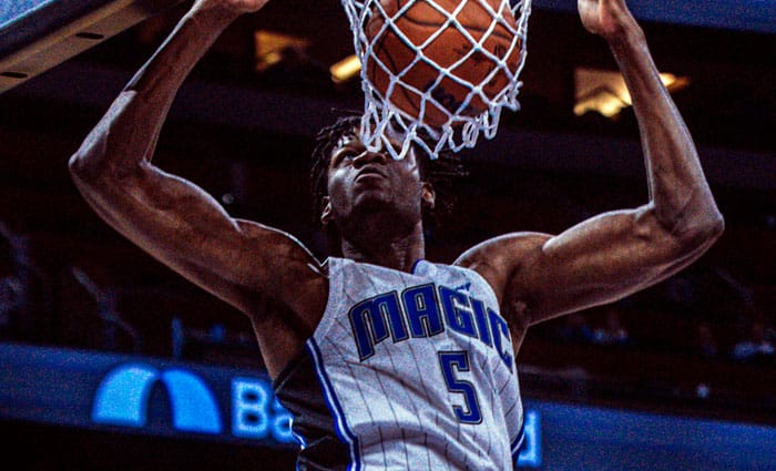 Los Sixers contratan a Mo Bamba por una temporada