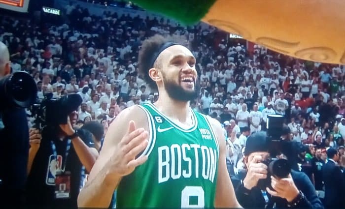 Mazzulla confirma que Derrick White será el base titular de los Celtics