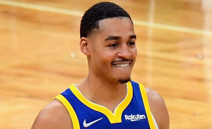 Jordan Poole calienta motores anotando 41 puntos ante los Knicks