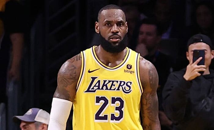 LeBron supera a Jabbar como jugador con más minutos de juego en la NBA
