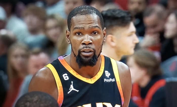 Phoenix corta su mala racha con triple-doble de un generoso Durant