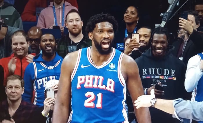 Embiid supera a Jokic en un gran duelo y Sixers derrota a Denver