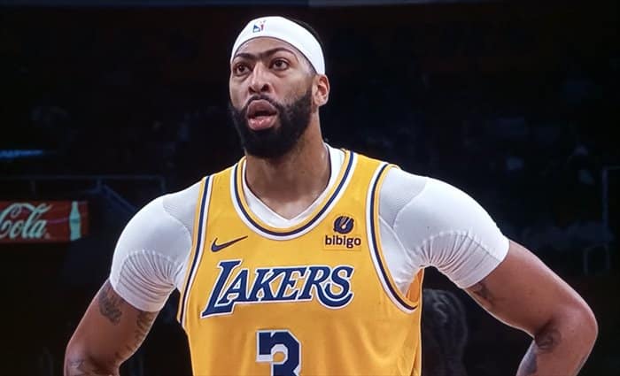 Lakers domina a Dallas con Davis y Russell al frente en el regreso de Doncic