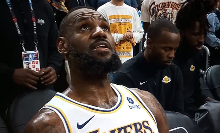 Lakers gana a Warriors tras doble prórroga con duelo estelar LeBron-Curry