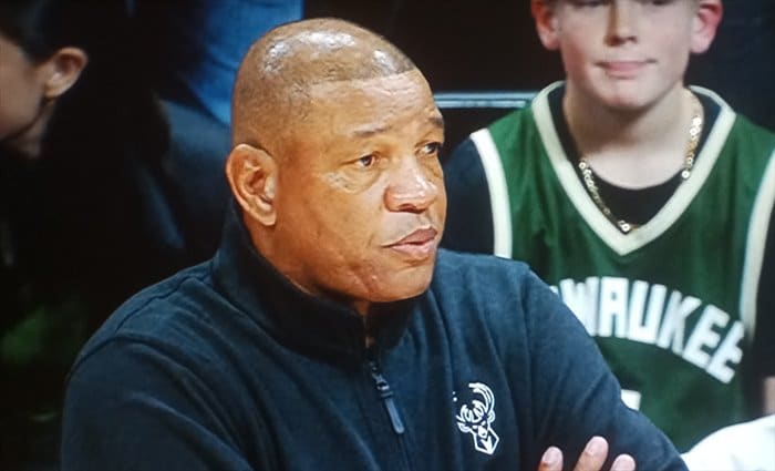 Murray y Jokic agrian el debut de Doc Rivers con los Bucks