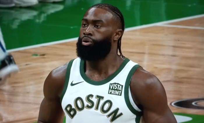 Boston rompe a los Sixers en el último cuarto para sumar 9 triunfos seguidos