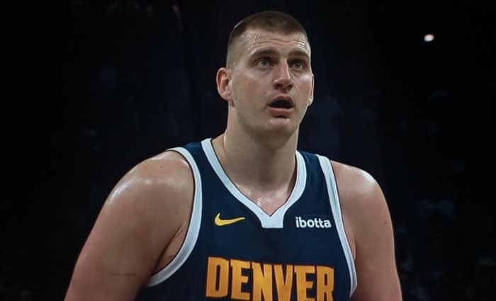 Denver gana en Austin a los Spurs para colocarse como líder en solitario