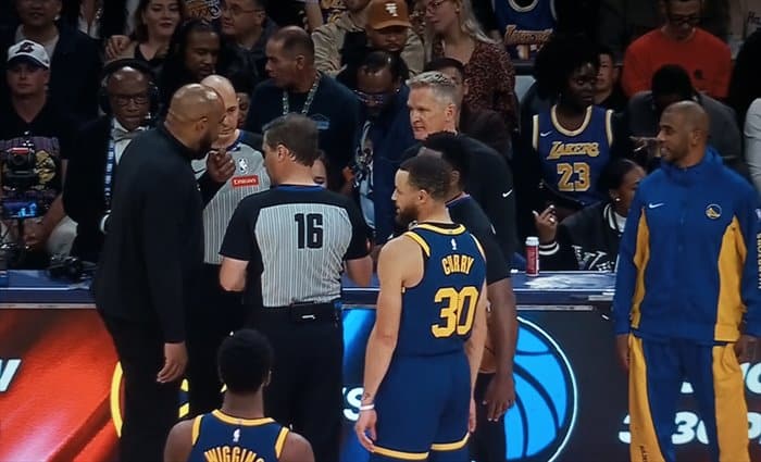 Warriors gana a Lakers en un gran partido con final esperpéntico