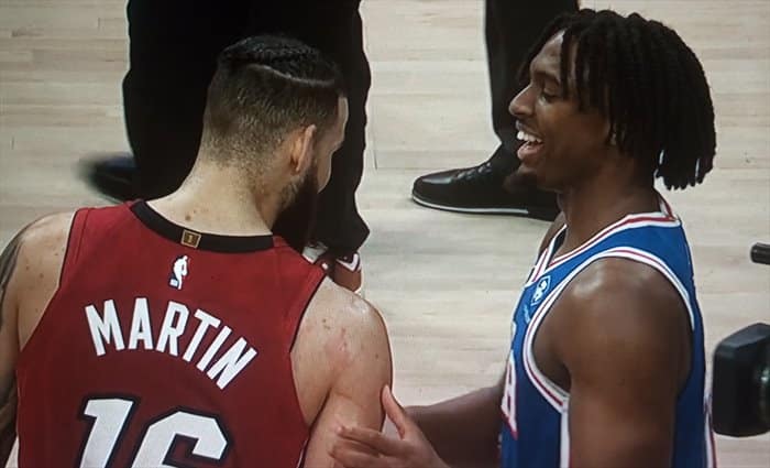 Sixers gana a Miami 98-91 bajo el impulso de Maxey y Oubre Jr.