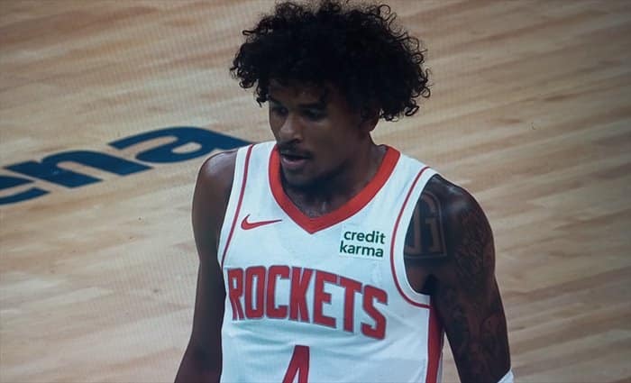Houston suma su 6ª victoria seguida y aprieta a los Warriors