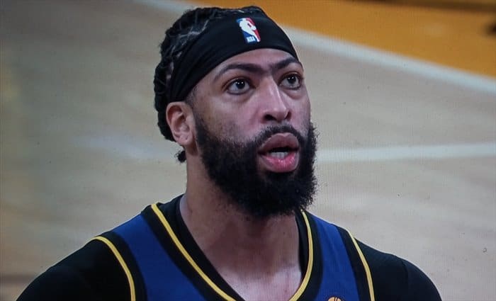 Lakers rompe su mala racha con Sixers con Anthony Davis al frente