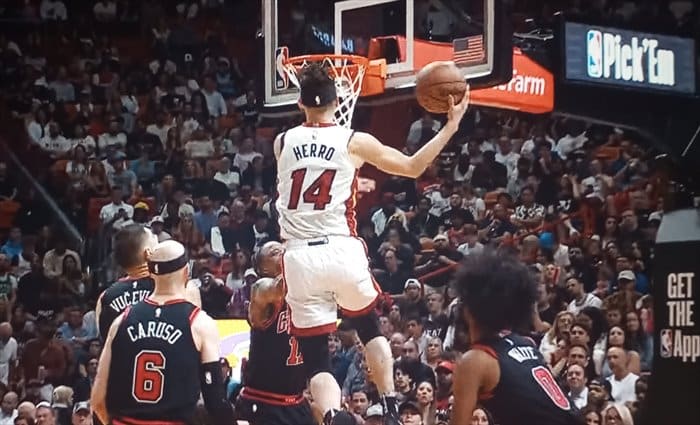 Miami domina a Bulls y entra en playoff de la mano de Herro y Jáquez Jr.