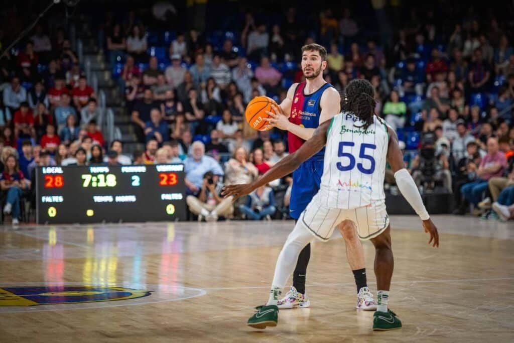 Barcelona se recupera en Liga ACB y Valencia Basket pierde terreno: ¿Cómo están las clasificaciones? 1 075f45a4 cd76 48a2 bd56 7767b3f3dd2f woman libre 1200 default 0