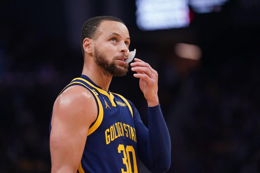 230206093653 01 steph curry injured 020423