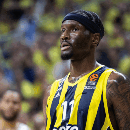 A Fenerbahçe le bastaron dos buenos cuartos para imponerse ante París Basketball