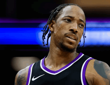 DeMar DeRozan agrede a un fan en Sacramento