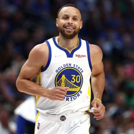 Stephen Curry honrado como el mejor compañero de la NBA 2024-25