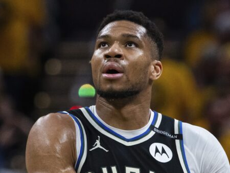 Milwaukee Bucks hace valer su localía y gana su primer juego en la serie contra Indiana