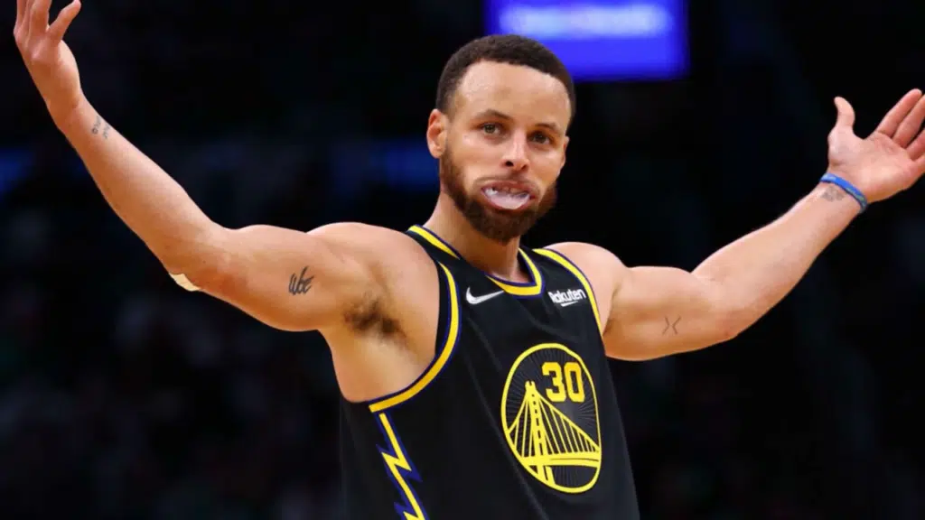 Stephen Curry llega a 300 triples por sexta vez