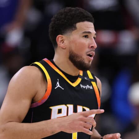 Devin Booker frustrado con la situación en Phoenix Suns